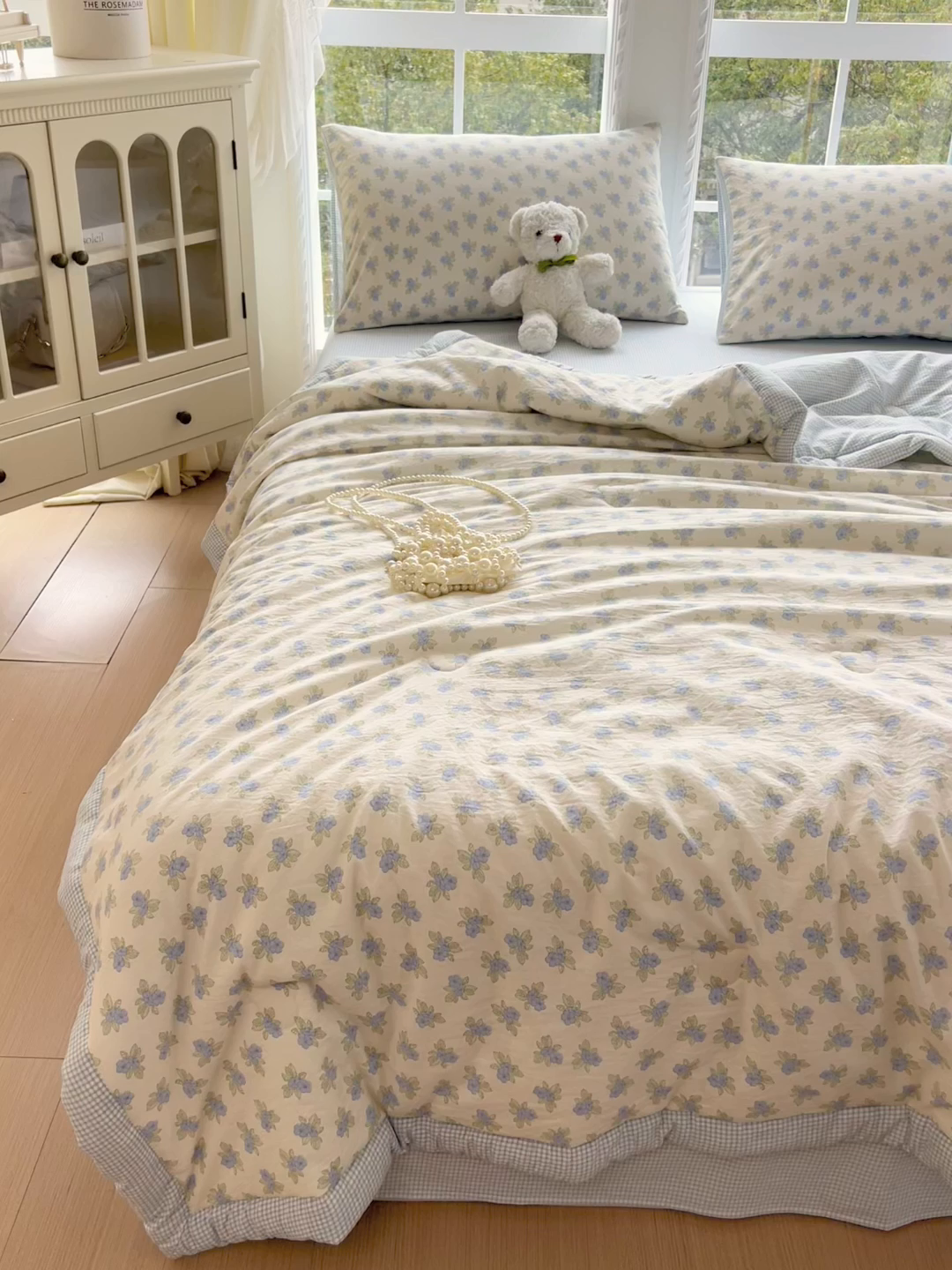 91家纺网 家纺一手货源 找家纺 梵克保罗 2026春夏新款抗菌亲肤棉田园碎花格子单夏被夏被四件套空调被 兰黛雾语