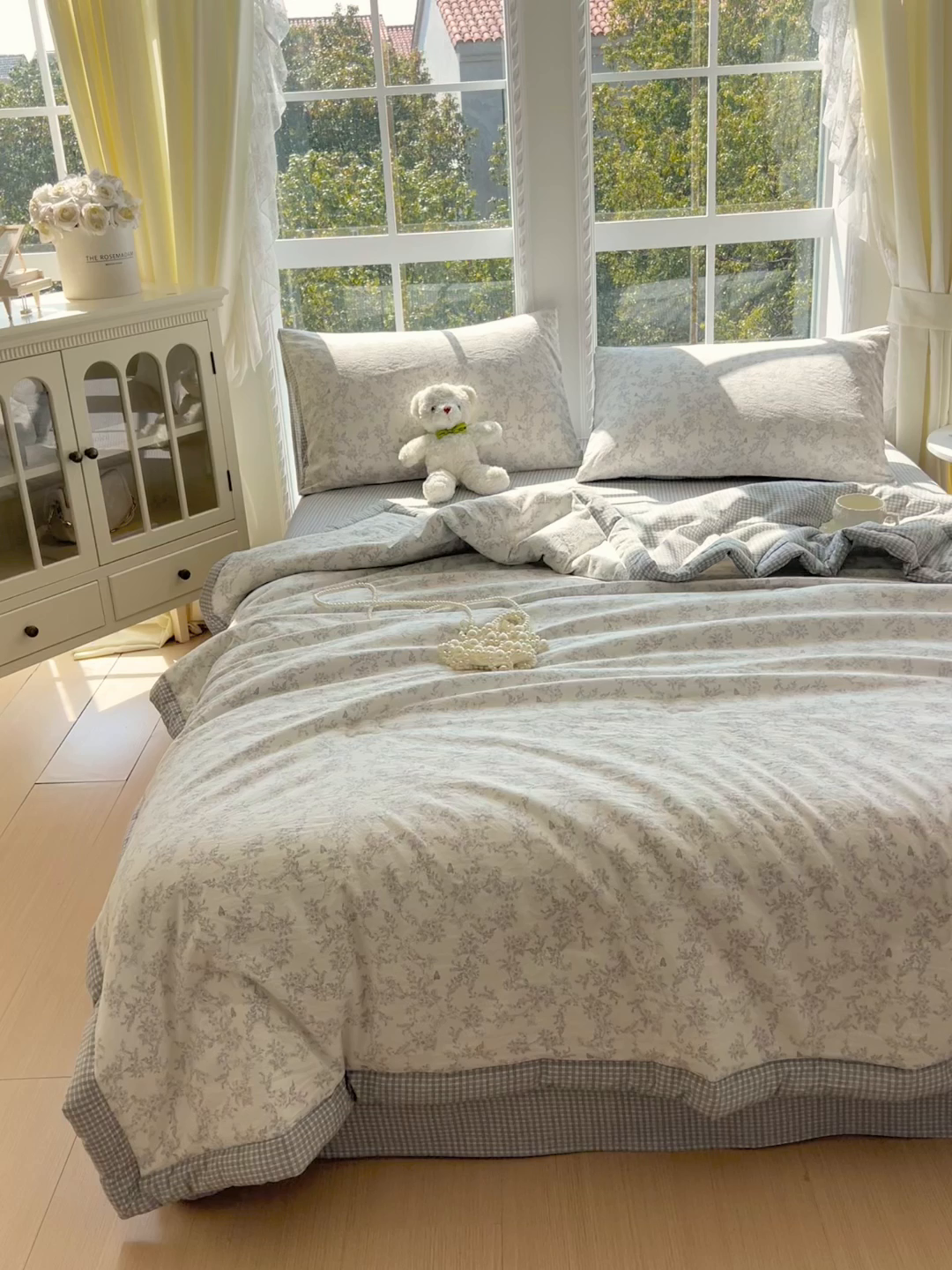 91家纺网 家纺一手货源 找家纺 梵克保罗 2026春夏新款抗菌亲肤棉田园碎花格子单夏被夏被四件套空调被 灰格枝影