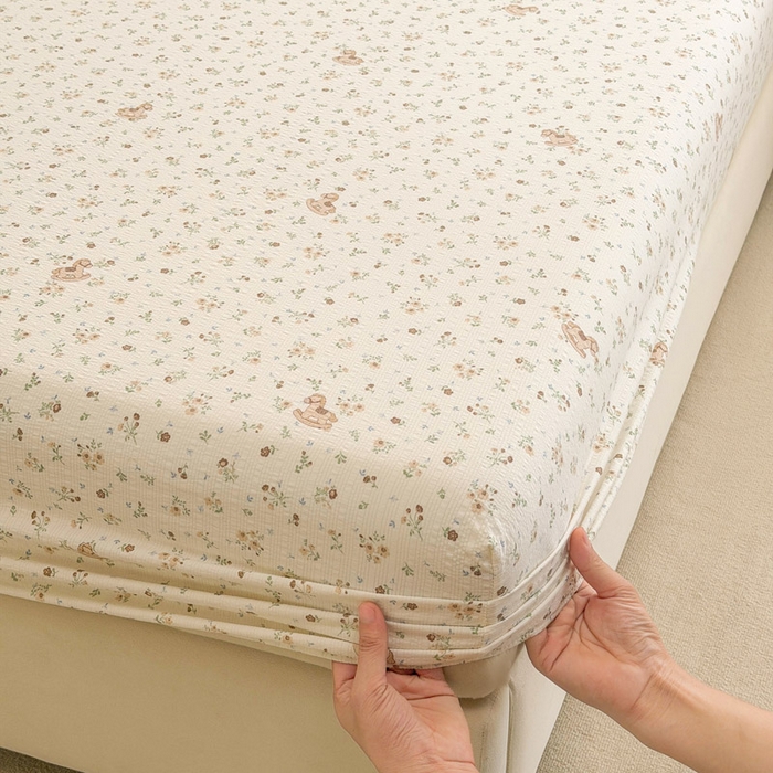 91家纺网 家纺一手货源 找家纺 几禾 2026新款高克重泡芙纱~印花款（单床笠）浅糯系列-110g CL浅糯-木马小花团