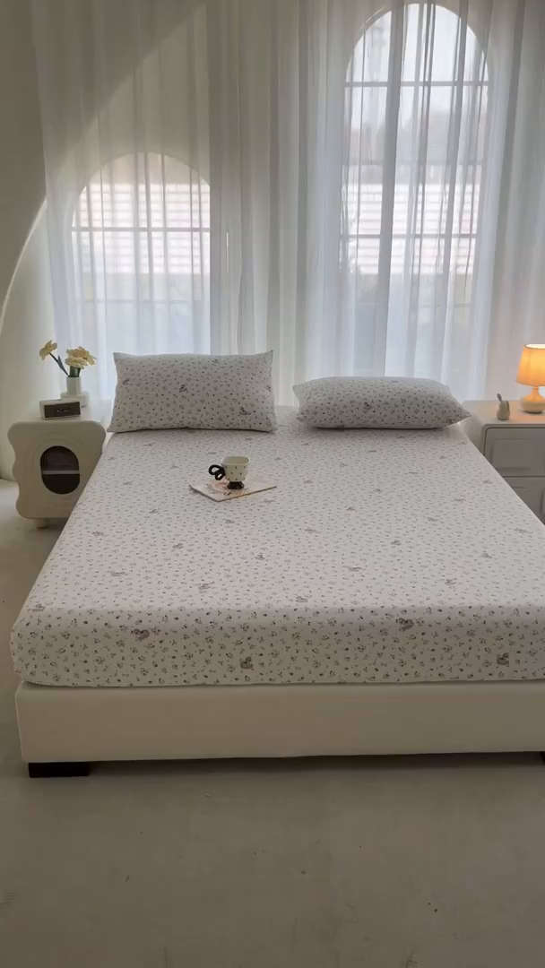 91家纺网 家纺一手货源 找家纺 几禾 2026新款高克重泡芙纱~印花款（单床笠）浅糯系列-110g CL浅糯-木马小花团