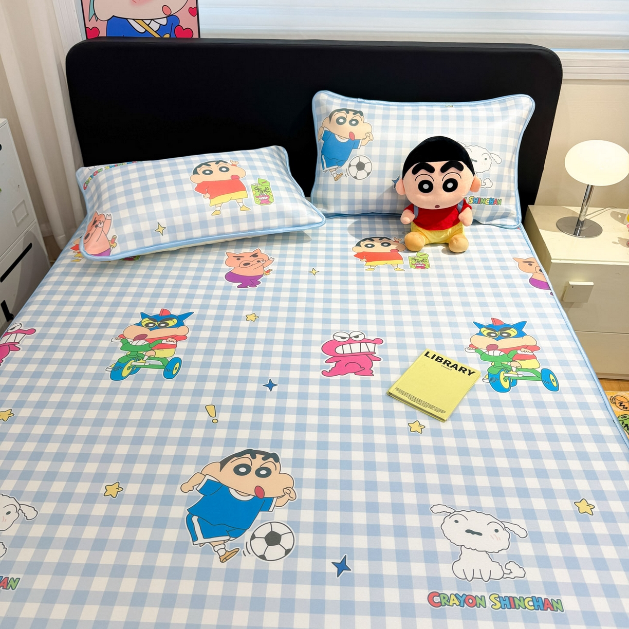 91家纺网 家纺一手货源 找家纺 博雅 2026新款蜡笔小新正版授权小冰皮小版印花凉席-平铺款 小版-蓝格蜡笔小新