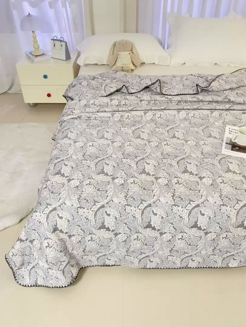 91家纺网 家纺一手货源 找家纺 爱微坊 2026新款A类水洗棉小碎花贝壳边夏被 蝶恋花