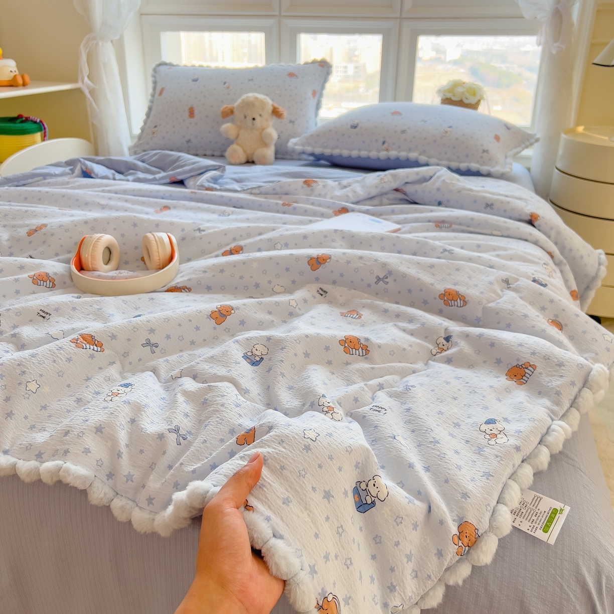 91家纺网 家纺一手货源 找家纺 梵克保罗 2026春夏新款10A抗菌毛球花边皱皱纱夏被单夏被空调被夏被四件套 蓝星狗