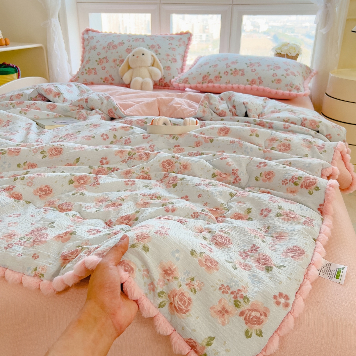 91家纺网 家纺一手货源 找家纺 梵克保罗 2026春夏新款10A抗菌毛球花边皱皱纱夏被单夏被空调被夏被四件套 沐春