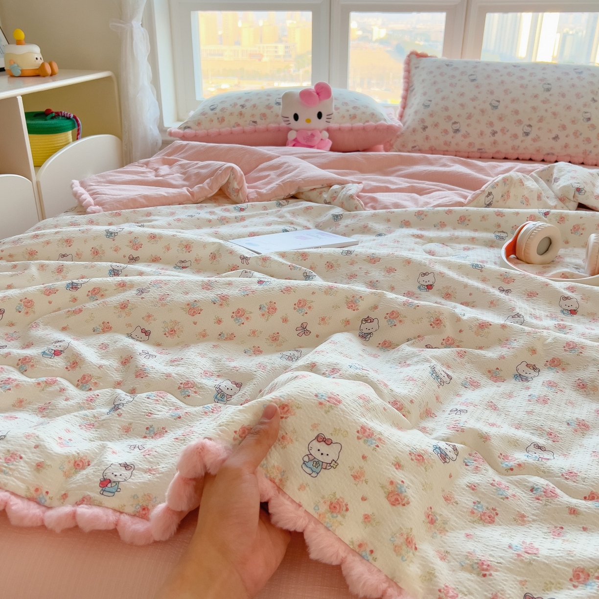 91家纺网 家纺一手货源 找家纺 梵克保罗 2026春夏新款10A抗菌毛球花边皱皱纱夏被单夏被空调被夏被四件套 萌兔花园