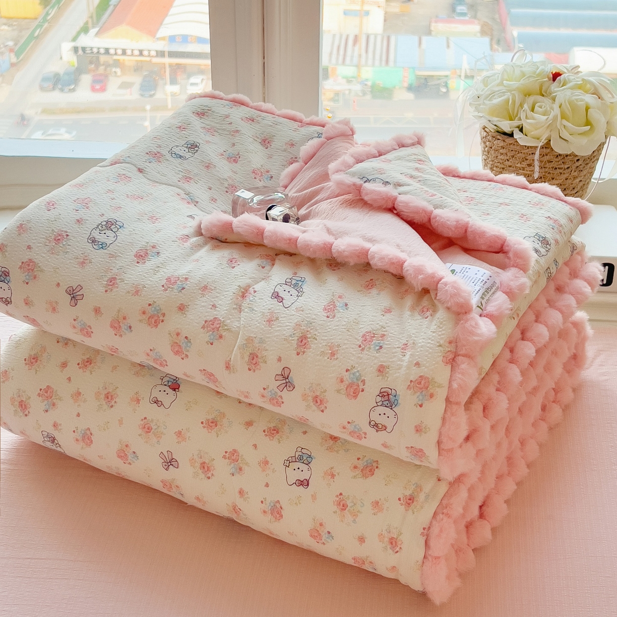 91家纺网 家纺一手货源 找家纺 梵克保罗 2026春夏新款10A抗菌毛球花边皱皱纱夏被单夏被空调被夏被四件套 萌兔花园