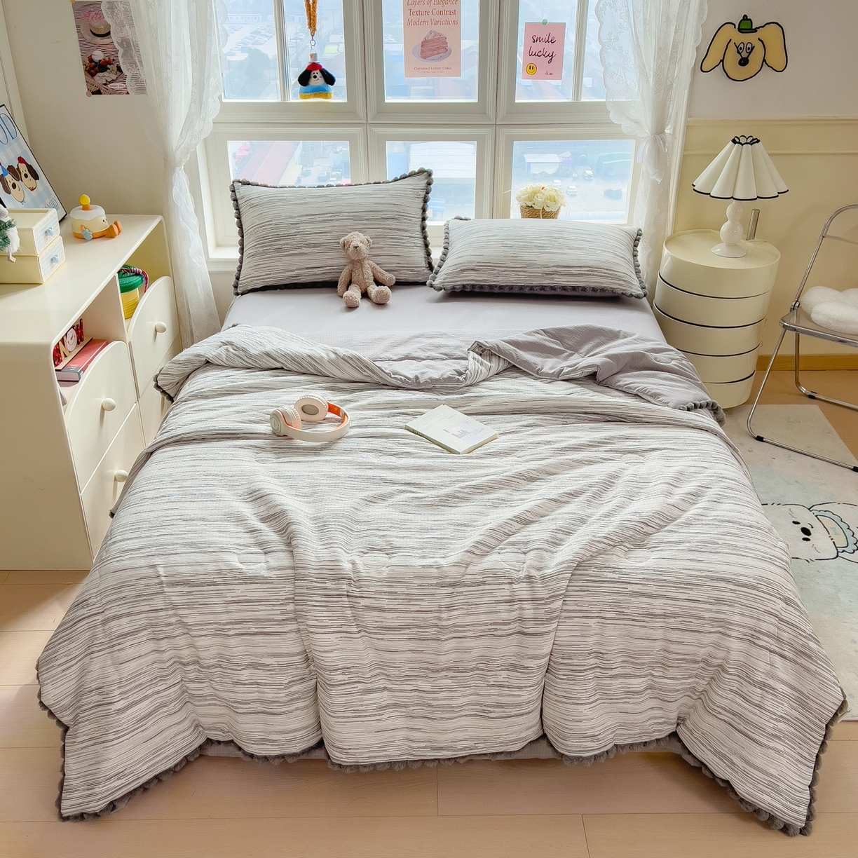 91家纺网 家纺一手货源 找家纺 梵克保罗 2026春夏新款10A抗菌毛球花边皱皱纱夏被单夏被空调被夏被四件套 素锦纹