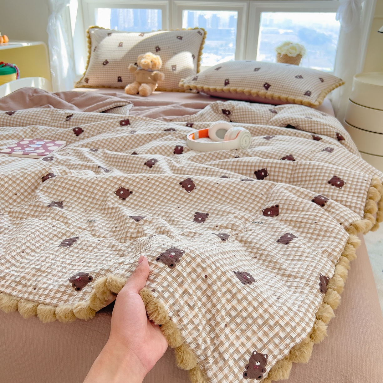 91家纺网 家纺一手货源 找家纺 梵克保罗 2026春夏新款10A抗菌毛球花边皱皱纱夏被单夏被空调被夏被四件套 乐趣