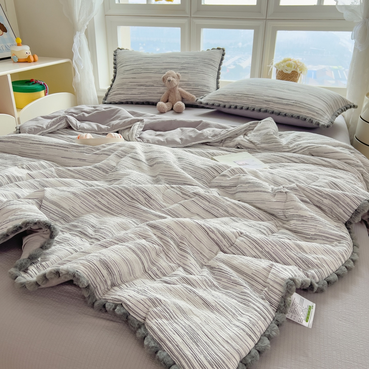 91家纺网 家纺一手货源 找家纺 梵克保罗 2026春夏新款10A抗菌毛球花边皱皱纱夏被单夏被空调被夏被四件套 素锦纹