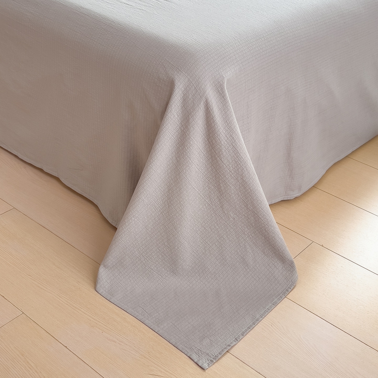 91家纺网 家纺一手货源 找家纺 梵克保罗 2026春夏新款10A抗菌毛球花边皱皱纱夏被单夏被空调被夏被四件套 素锦纹