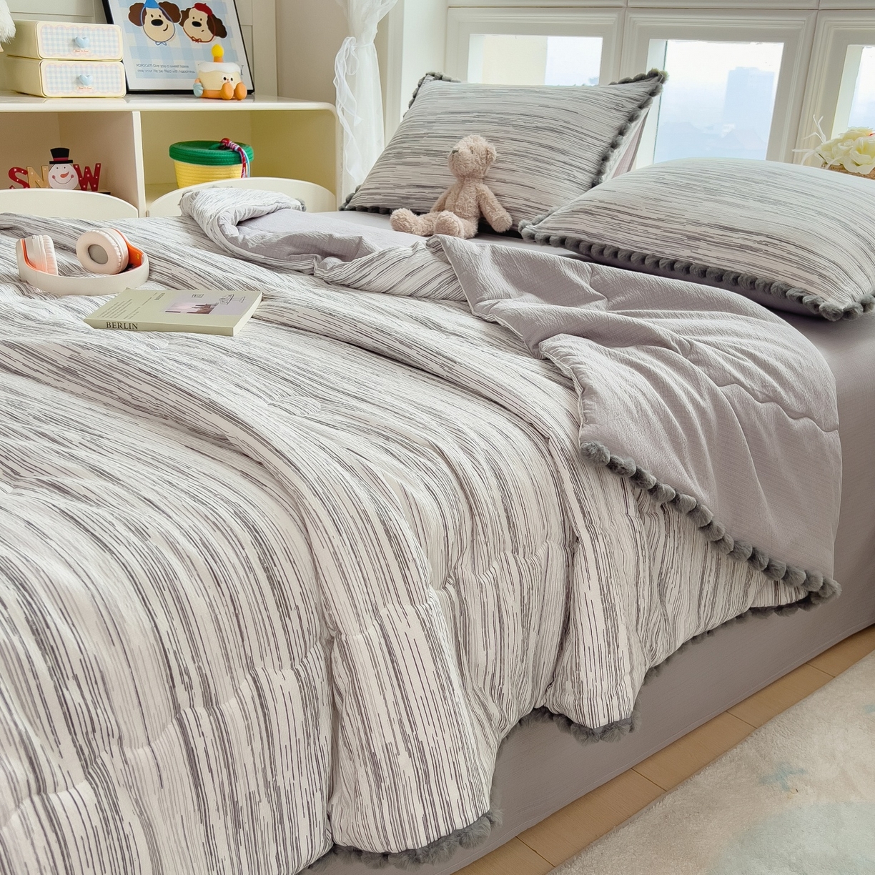 91家纺网 家纺一手货源 找家纺 梵克保罗 2026春夏新款10A抗菌毛球花边皱皱纱夏被单夏被空调被夏被四件套 素锦纹