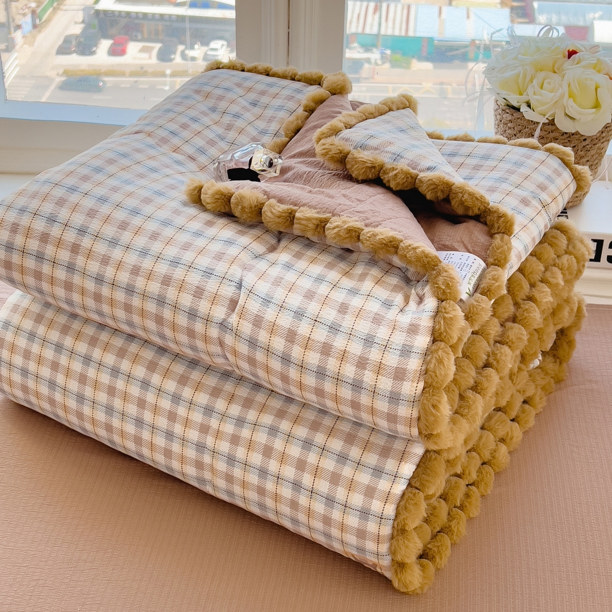 91家纺网 家纺一手货源 找家纺 梵克保罗 2026春夏新款10A抗菌毛球花边皱皱纱夏被单夏被空调被夏被四件套 雾格马