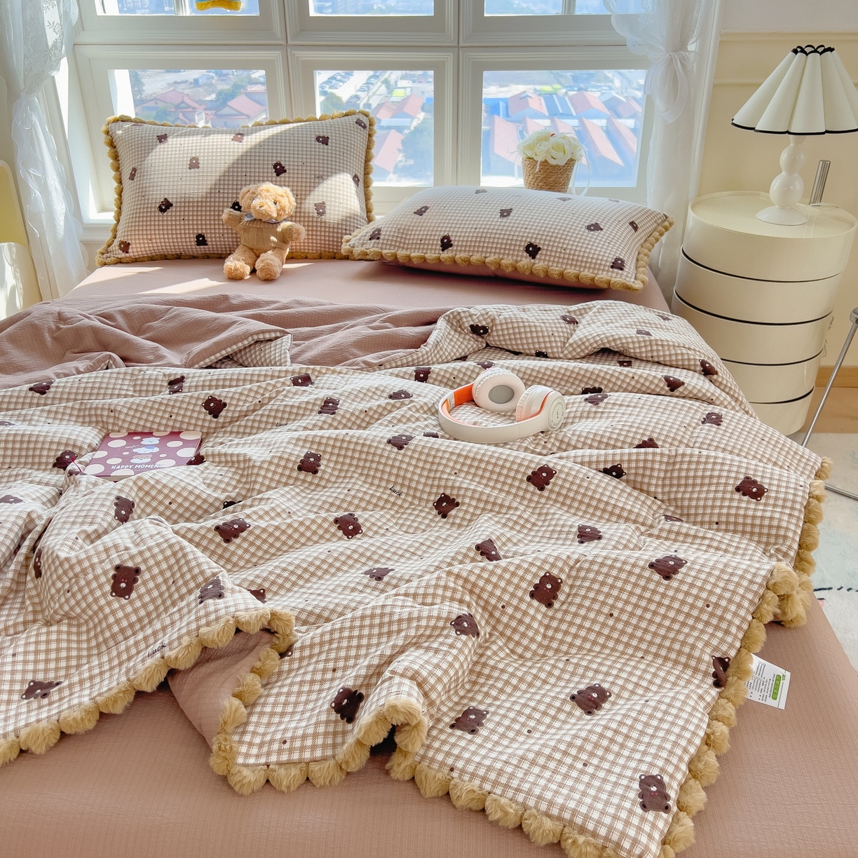 91家纺网 家纺一手货源 找家纺 梵克保罗 2026春夏新款10A抗菌毛球花边皱皱纱夏被单夏被空调被夏被四件套 乐趣