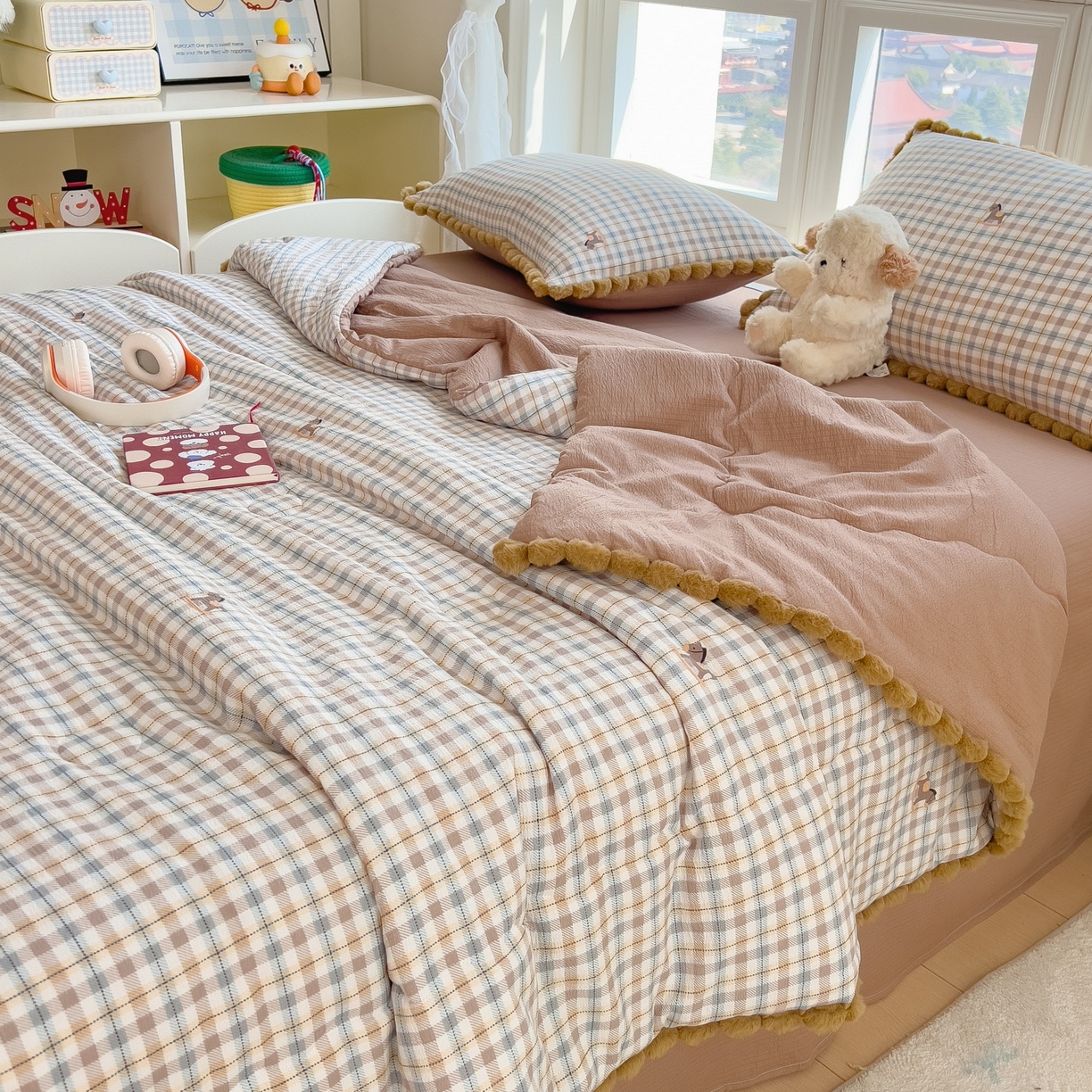 91家纺网 家纺一手货源 找家纺 梵克保罗 2026春夏新款10A抗菌毛球花边皱皱纱夏被单夏被空调被夏被四件套 雾格马