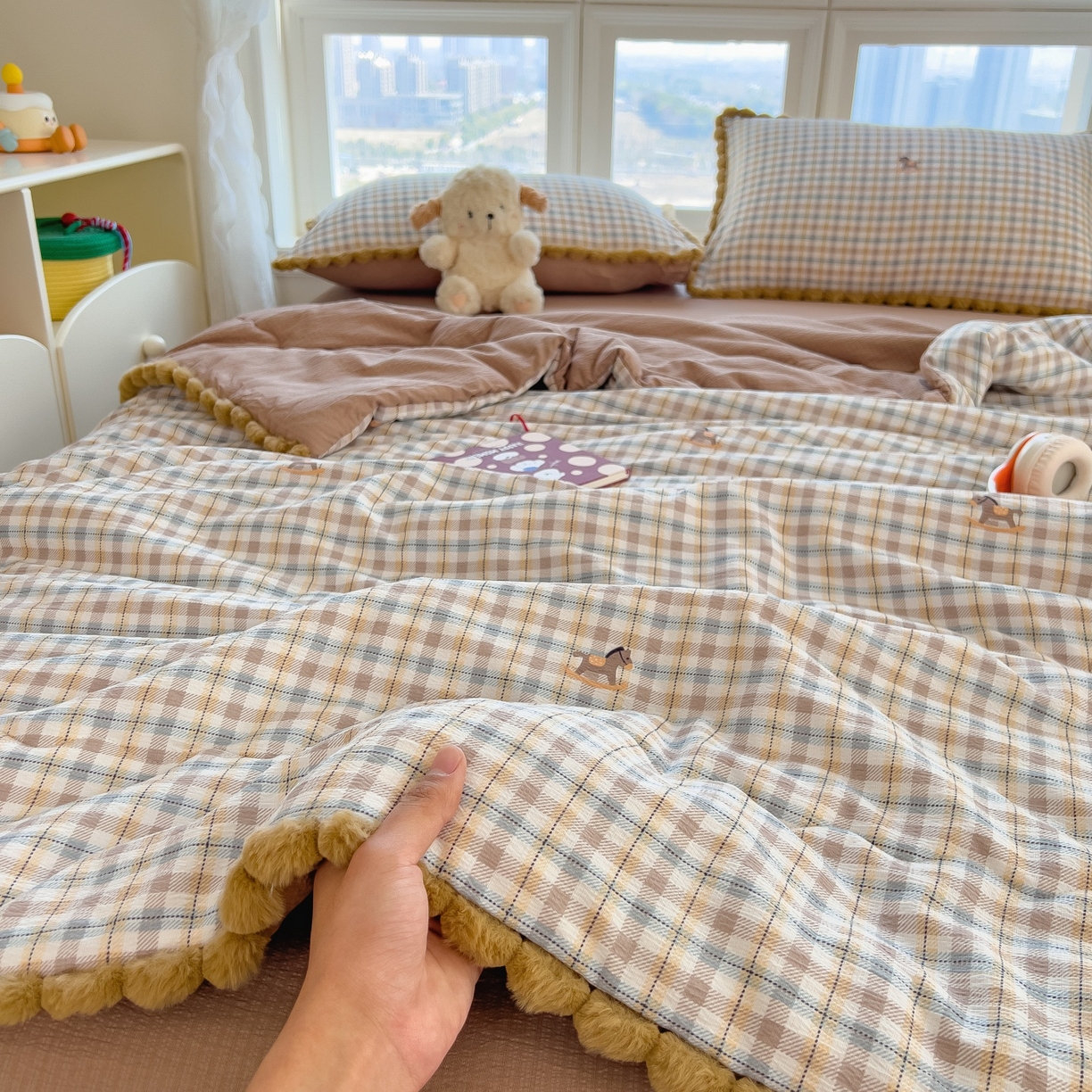 91家纺网 家纺一手货源 找家纺 梵克保罗 2026春夏新款10A抗菌毛球花边皱皱纱夏被单夏被空调被夏被四件套 雾格马