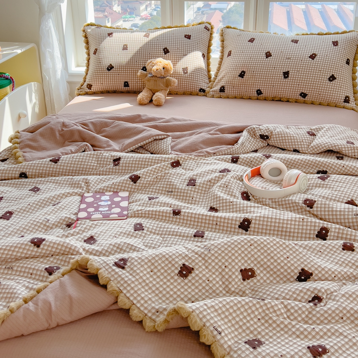 91家纺网 家纺一手货源 找家纺 梵克保罗 2026春夏新款10A抗菌毛球花边皱皱纱夏被单夏被空调被夏被四件套 乐趣