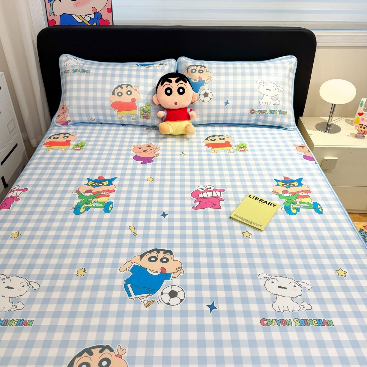 91家纺网 家纺一手货源 找家纺 博雅 2026新款蜡笔小新正版授权小冰皮小版印花凉席-平铺款 小版-蓝格蜡笔小新