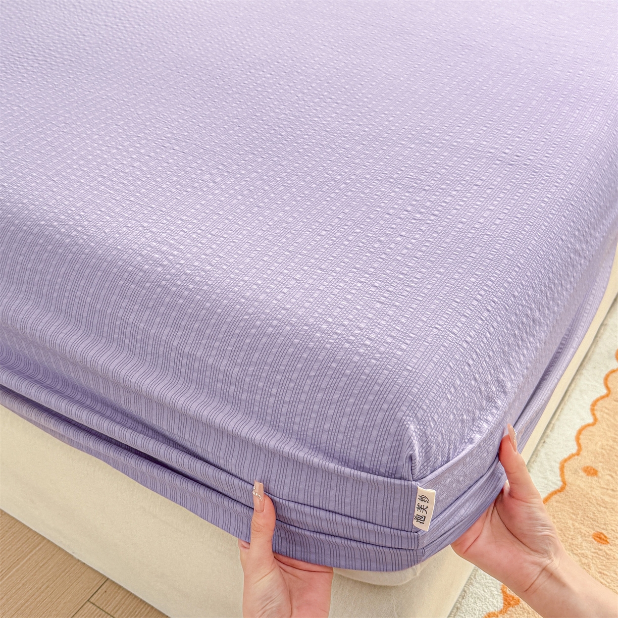 91家纺网 家纺一手货源 找家纺 女子家纺 2026新款亲肤泡芙纱印花床笠单床笠床笠单件 西梅紫