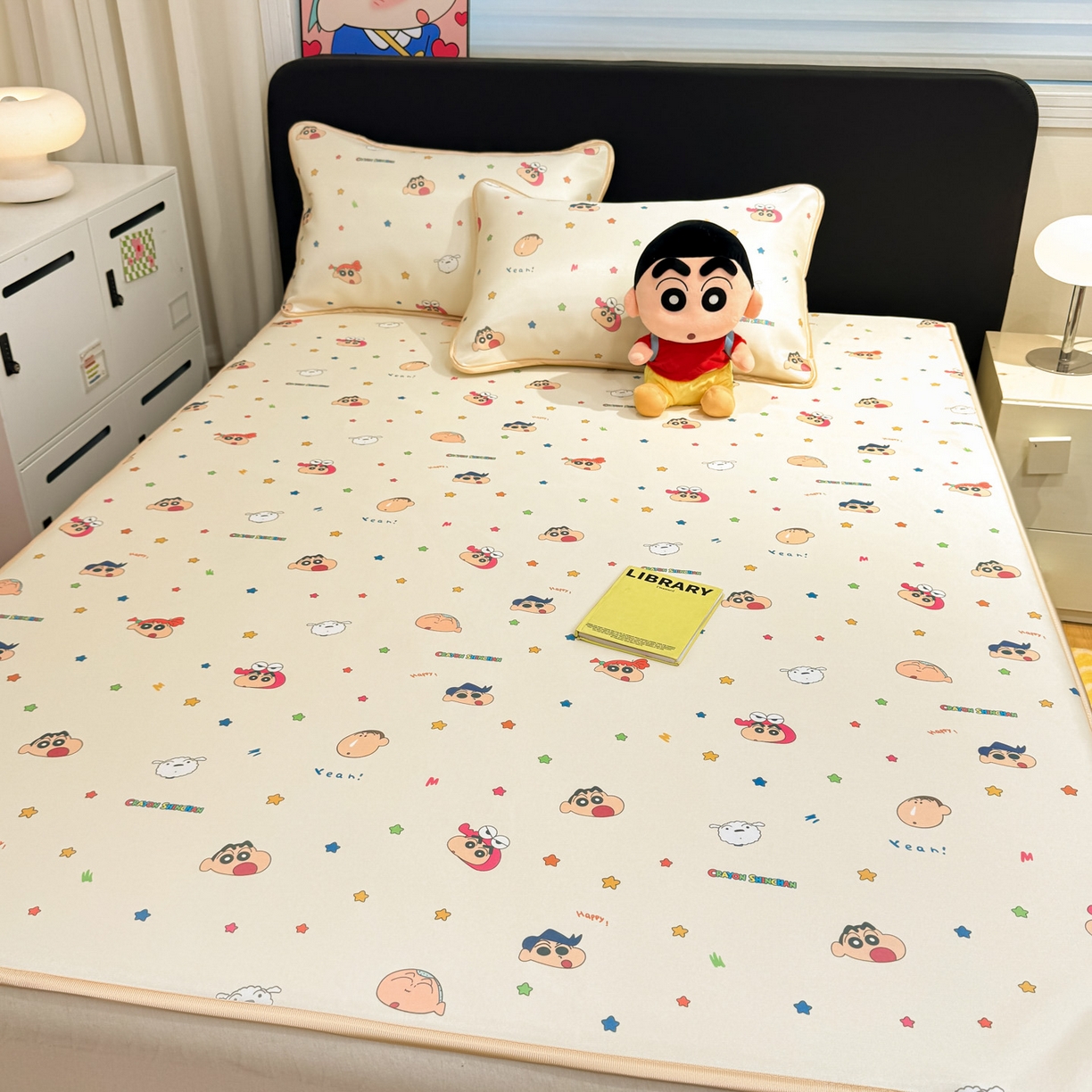 91家纺网 家纺一手货源 找家纺 博雅 2026新款蜡笔小新正版授权小冰皮小版印花凉席-平铺款 小版-彩色星星蜡笔小新