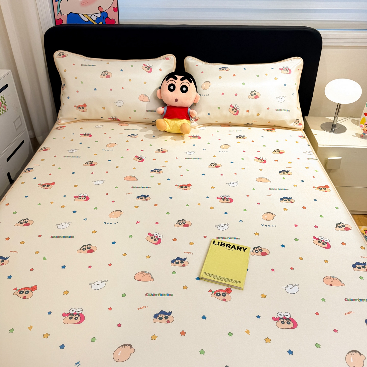 91家纺网 家纺一手货源 找家纺 博雅 2026新款蜡笔小新正版授权小冰皮小版印花凉席-平铺款 小版-彩色星星蜡笔小新