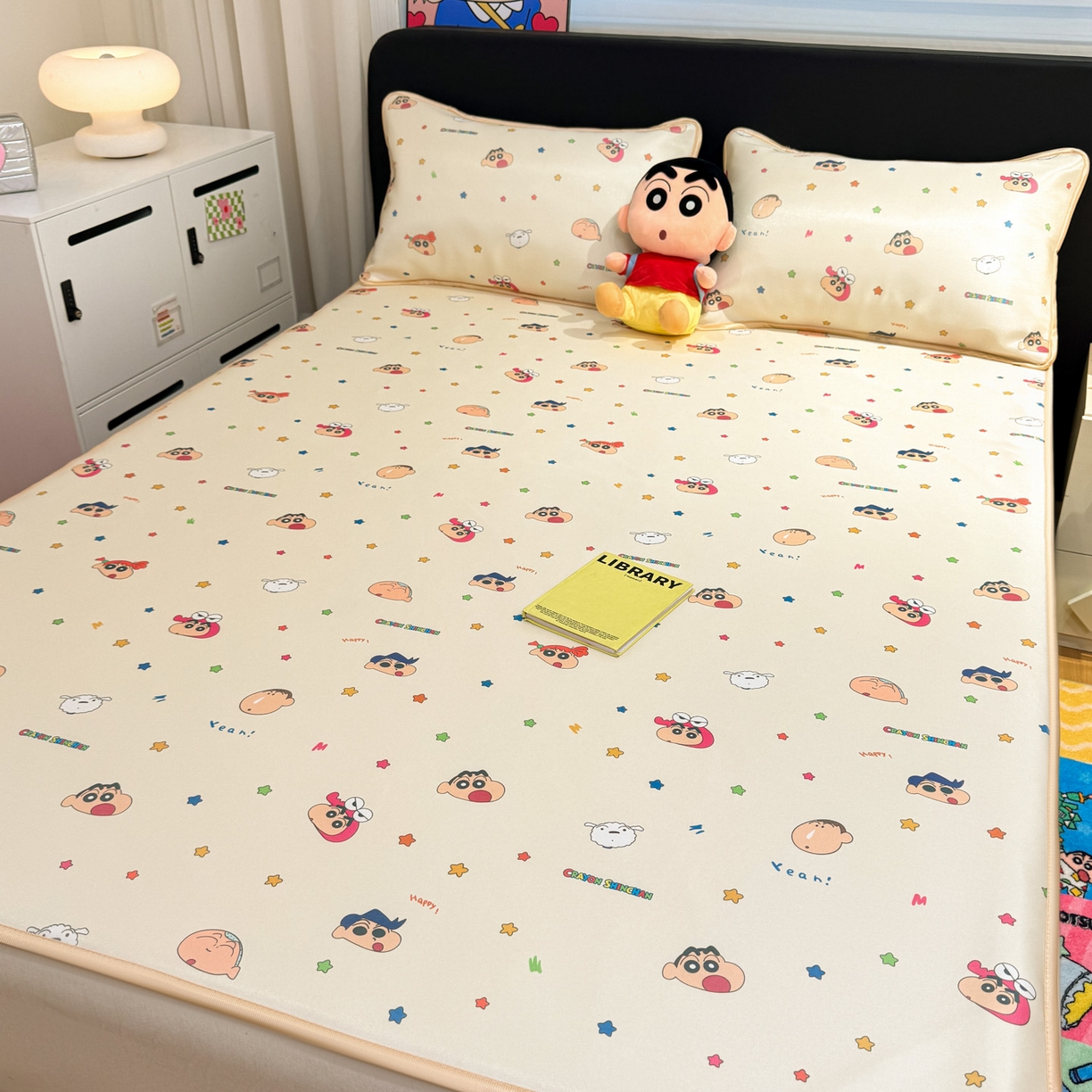 91家纺网 家纺一手货源 找家纺 博雅 2026新款蜡笔小新正版授权小冰皮小版印花凉席-平铺款 小版-彩色星星蜡笔小新