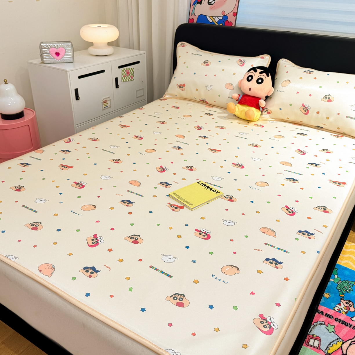 91家纺网 家纺一手货源 找家纺 博雅 2026新款蜡笔小新正版授权小冰皮小版印花凉席-平铺款 小版-彩色星星蜡笔小新