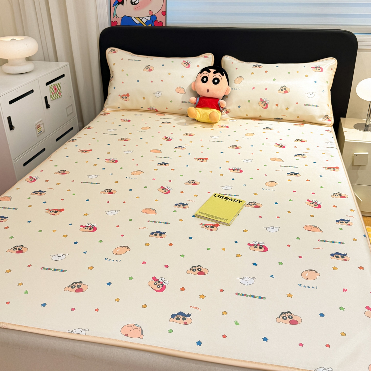 91家纺网 家纺一手货源 找家纺 博雅 2026新款蜡笔小新正版授权小冰皮小版印花凉席-平铺款 小版-彩色星星蜡笔小新