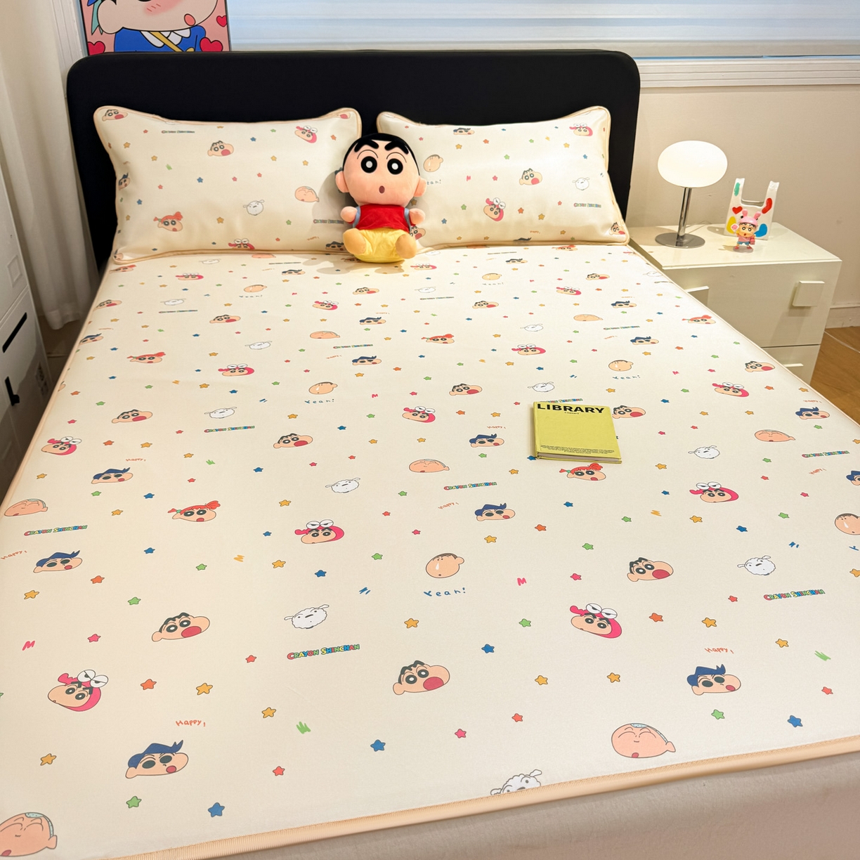 91家纺网 家纺一手货源 找家纺 博雅 2026新款蜡笔小新正版授权小冰皮小版印花凉席-平铺款 小版-彩色星星蜡笔小新