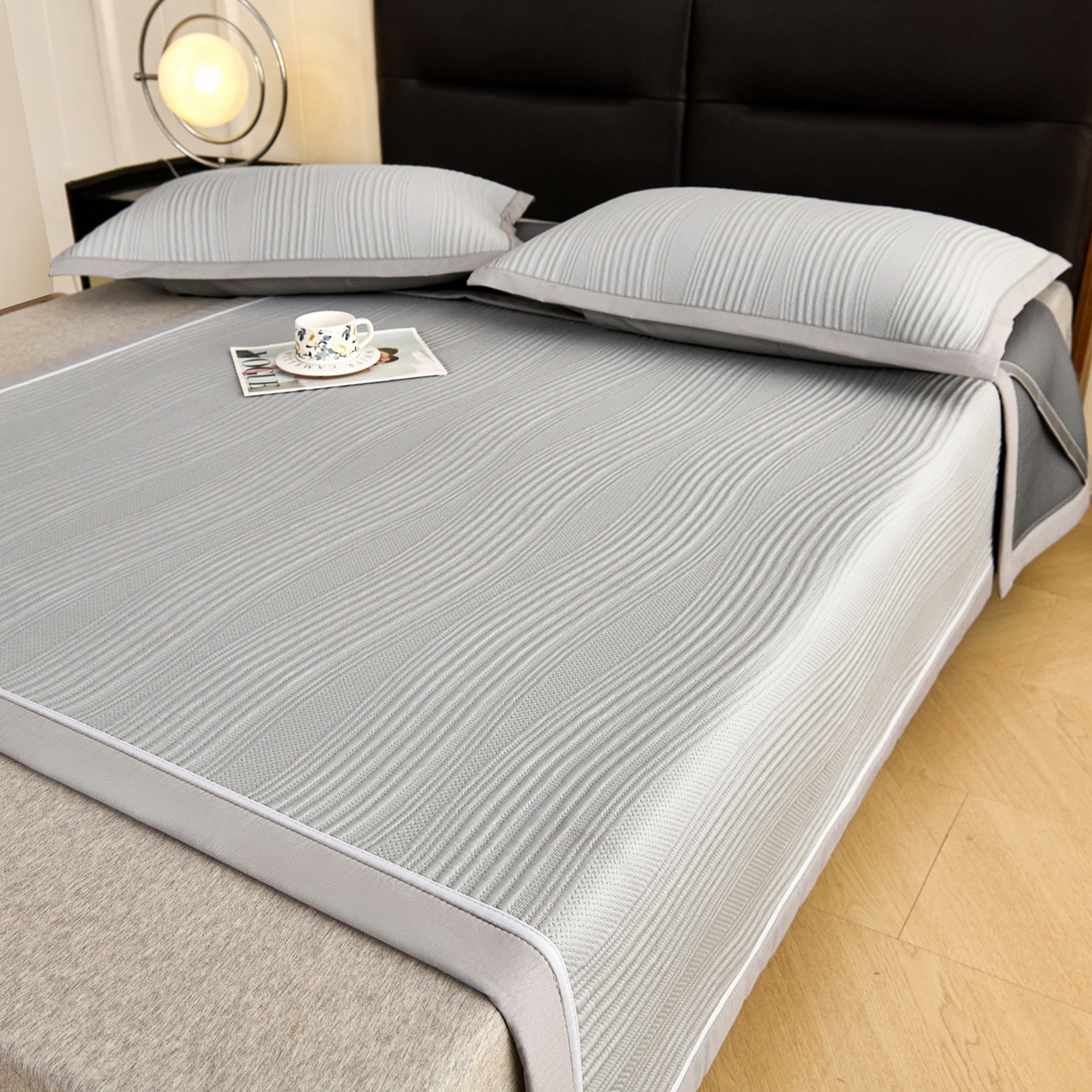 91家纺网 家纺一手货源 找家纺 梵克保罗 2026春夏新款高分子4D凉感冰豆豆席波浪纹款平席款凉席款三件套 波浪纹-北极灰