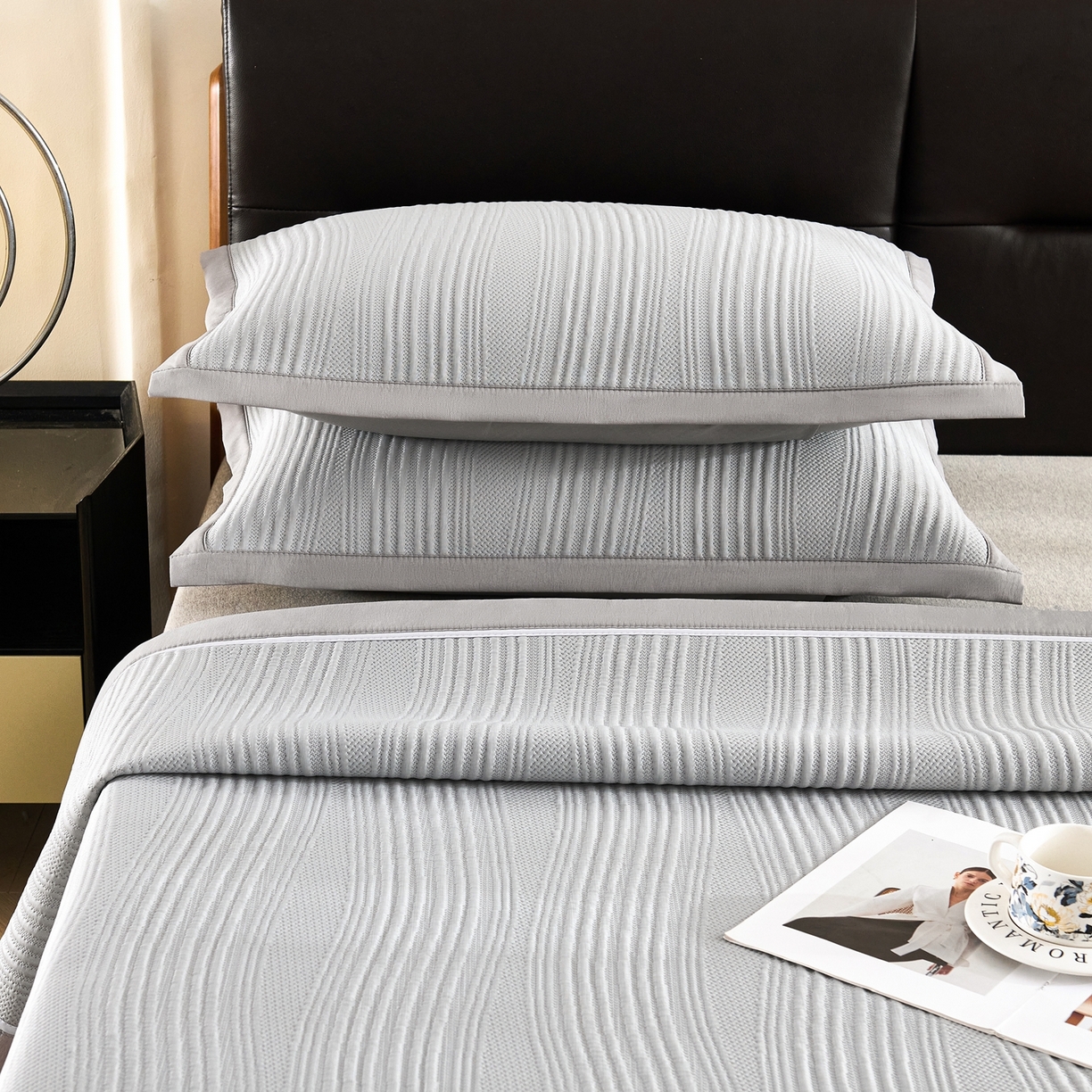 91家纺网 家纺一手货源 找家纺 梵克保罗 2026春夏新款高分子4D凉感冰豆豆席波浪纹款平席款凉席款三件套 波浪纹-北极灰