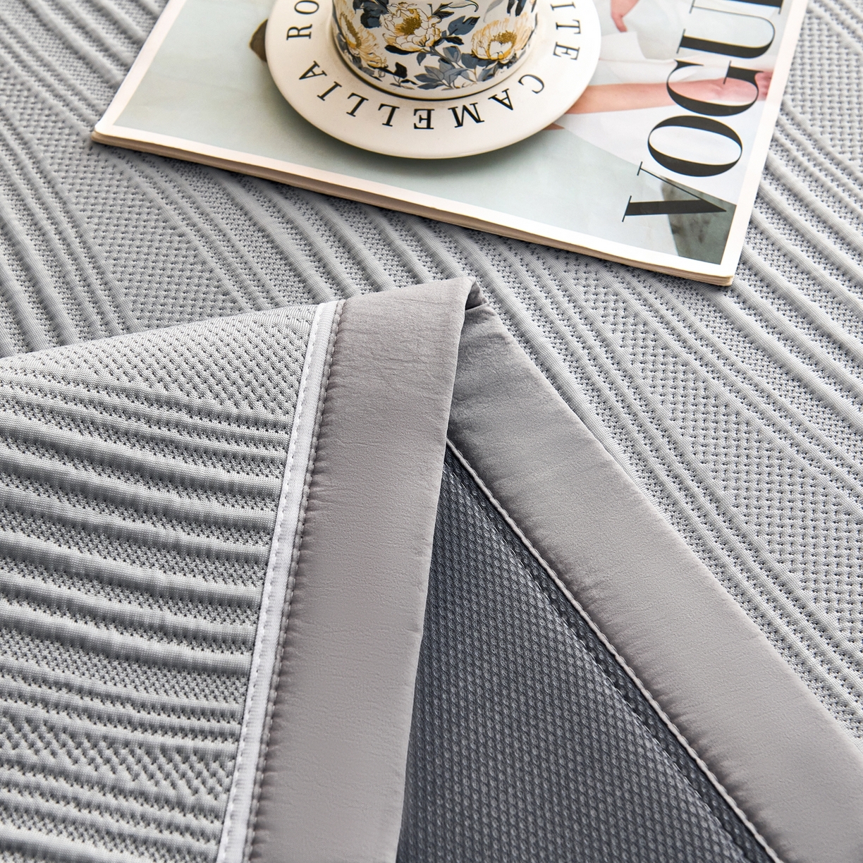 91家纺网 家纺一手货源 找家纺 梵克保罗 2026春夏新款高分子4D凉感冰豆豆席波浪纹款平席款凉席款三件套 波浪纹-北极灰