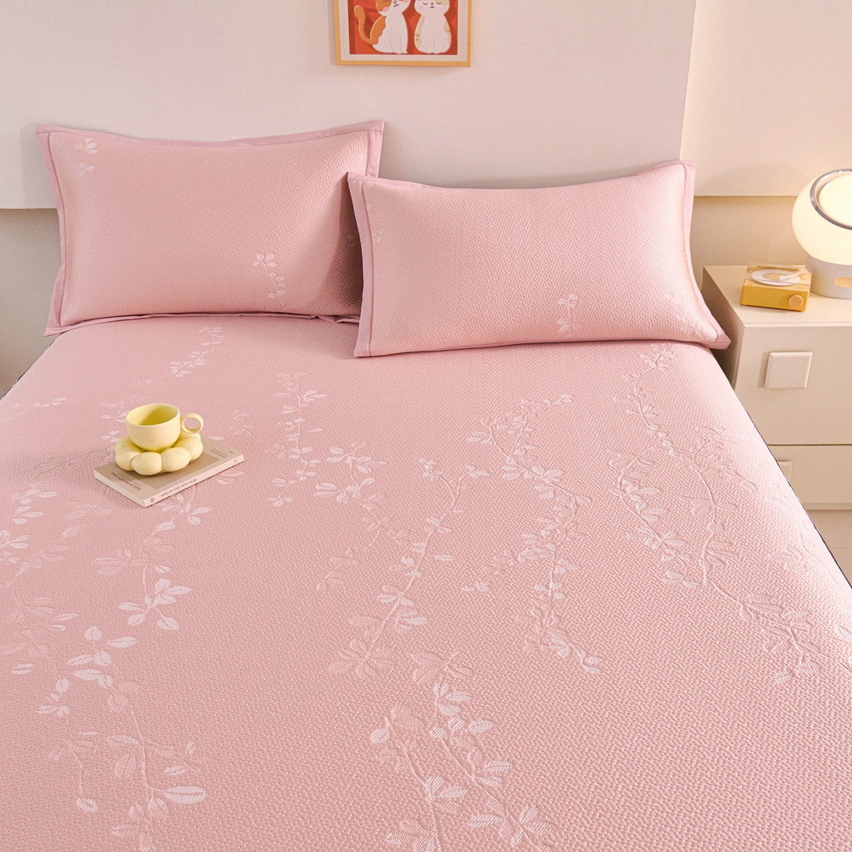 91家纺网 家纺一手货源 找家纺 （总）梵克保罗 2026春夏新款高分子复合凉感提花蕾丝双层床裙款凉席三件套花语系列