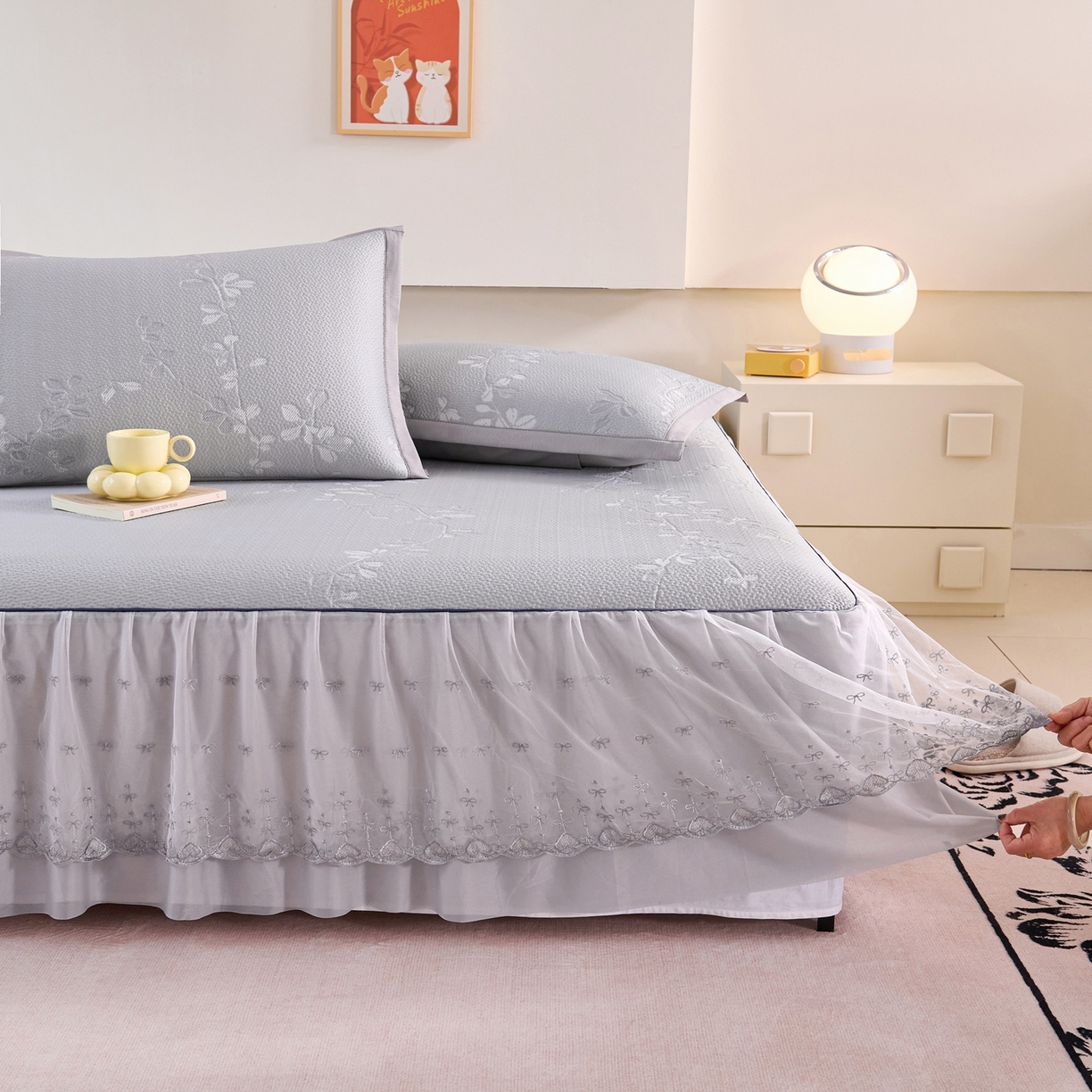 91家纺网 家纺一手货源 找家纺 （总）梵克保罗 2026春夏新款高分子复合凉感提花蕾丝双层床裙款凉席三件套花语系列