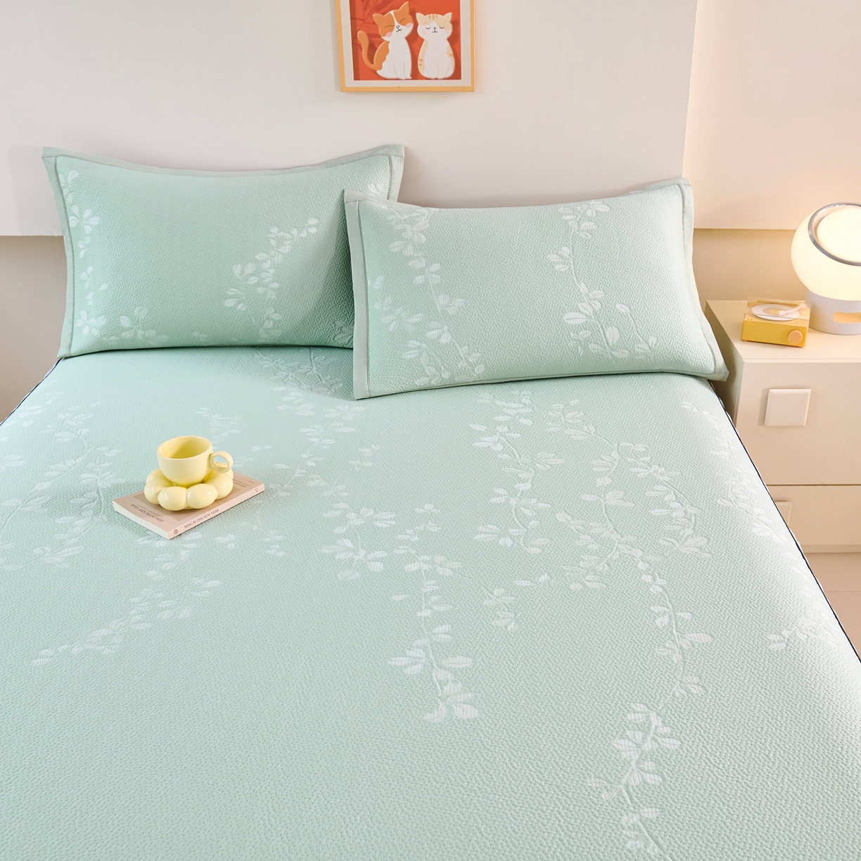 91家纺网 家纺一手货源 找家纺 梵克保罗 2026春夏新款高分子复合凉感提花蕾丝双层床裙款凉席三件套花语系列 床裙花语-绿