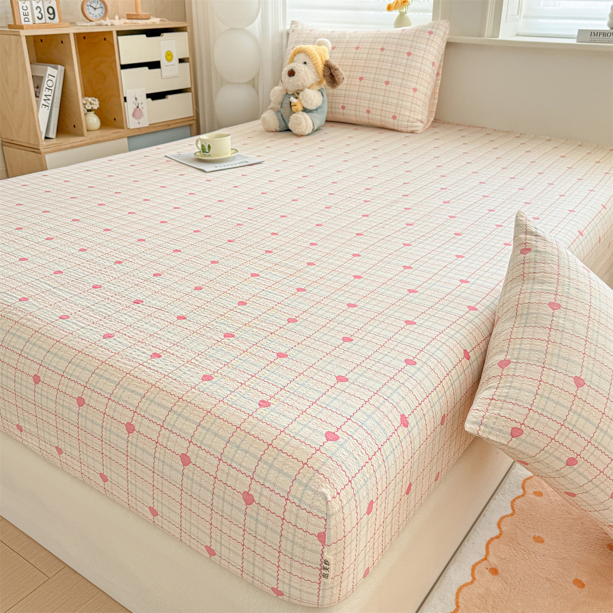 91家纺网 家纺一手货源 找家纺 女子家纺 2026新款亲肤泡芙纱印花床笠单床笠床笠单件 心心相印