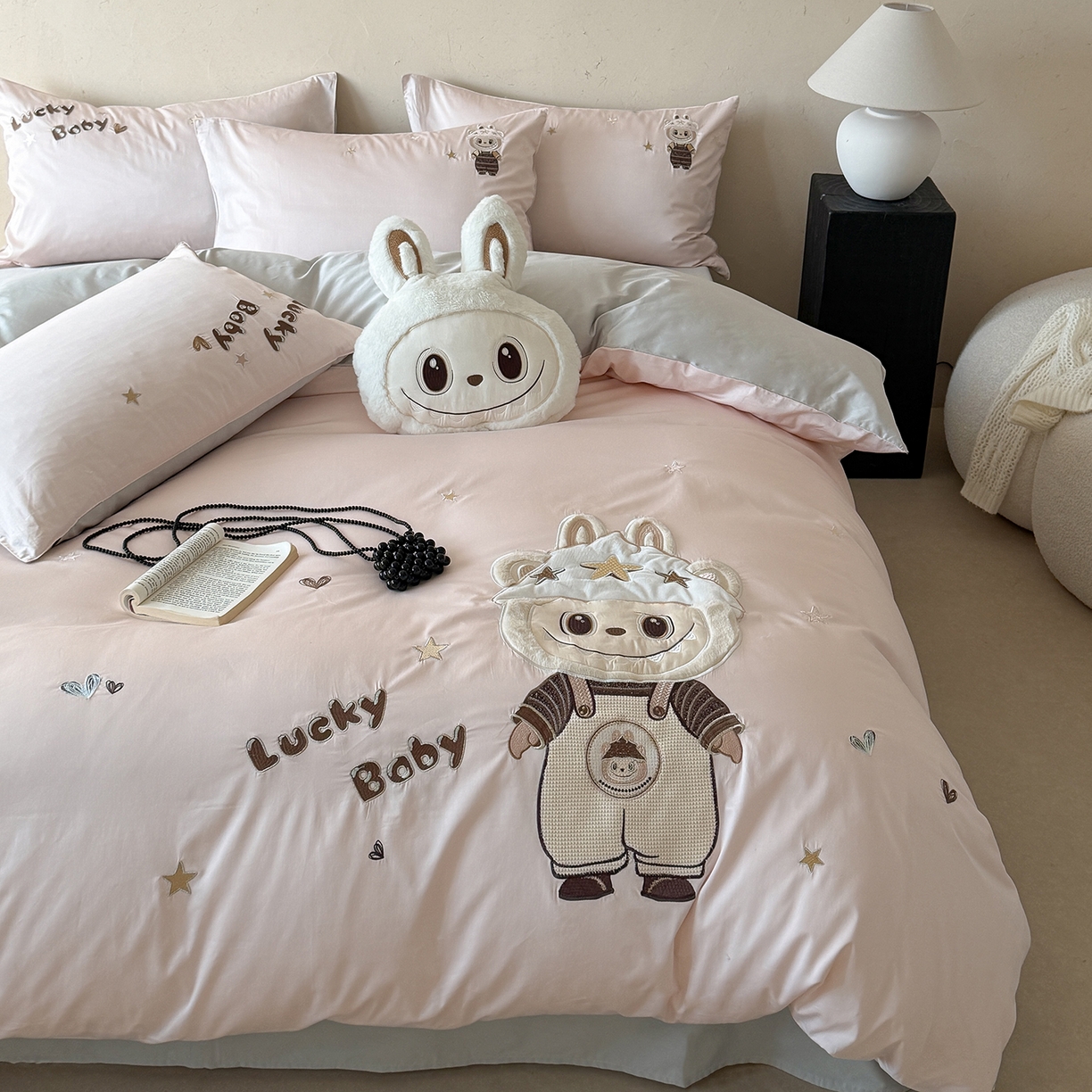 91家纺网 家纺一手货源 找家纺 优悦生活馆 2026新款全棉贴布绣四件套-幸运布布 幸运布布-粉