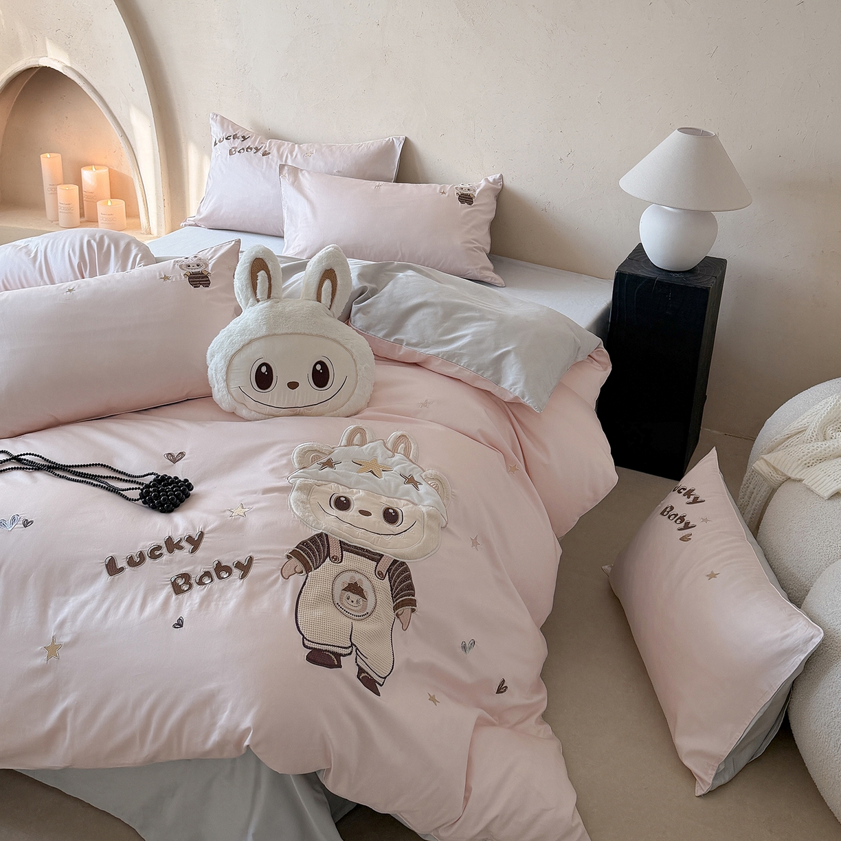 91家纺网 家纺一手货源 找家纺 优悦生活馆 2026新款全棉贴布绣四件套-幸运布布 幸运布布-粉