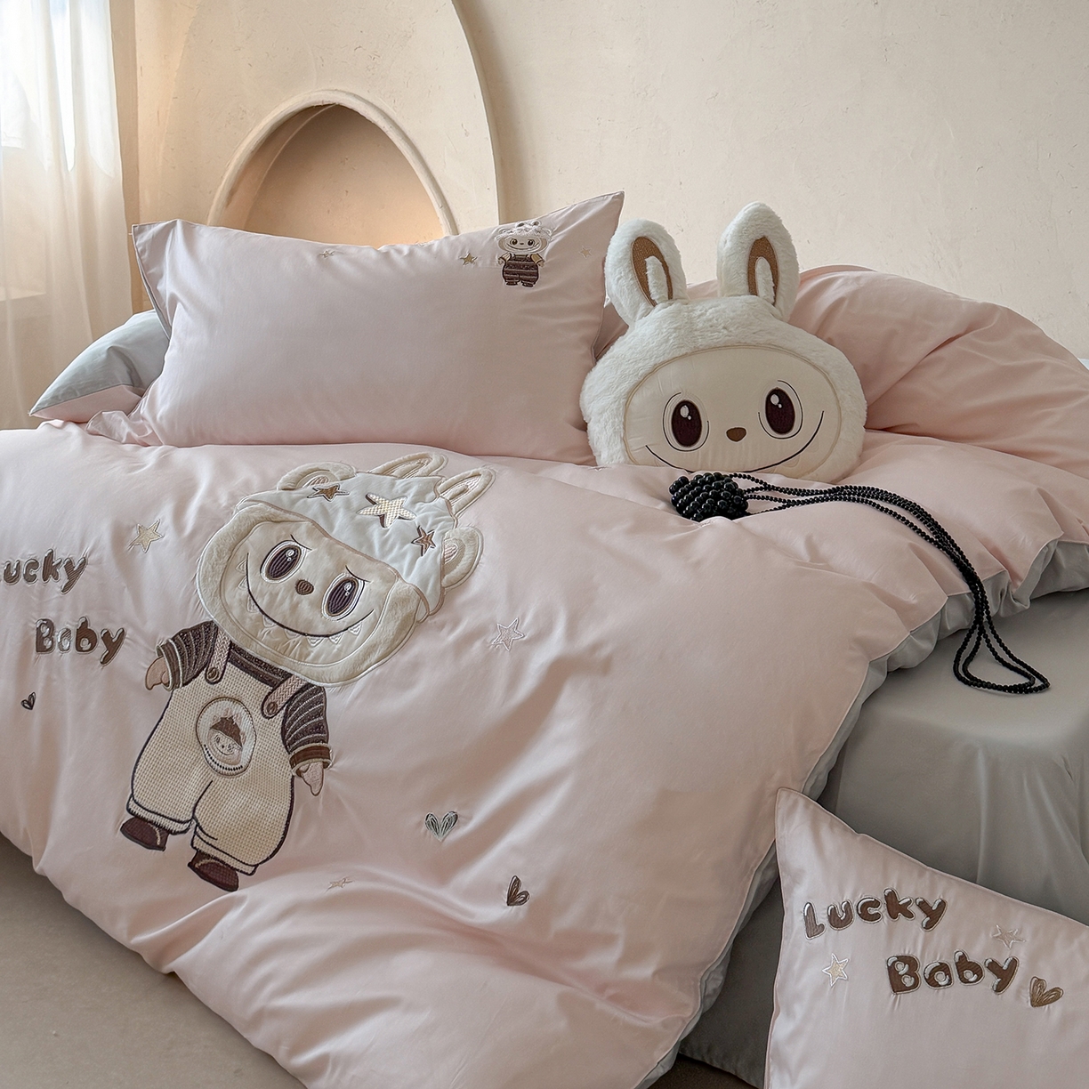 91家纺网 家纺一手货源 找家纺 优悦生活馆 2026新款全棉贴布绣四件套-幸运布布 幸运布布-粉