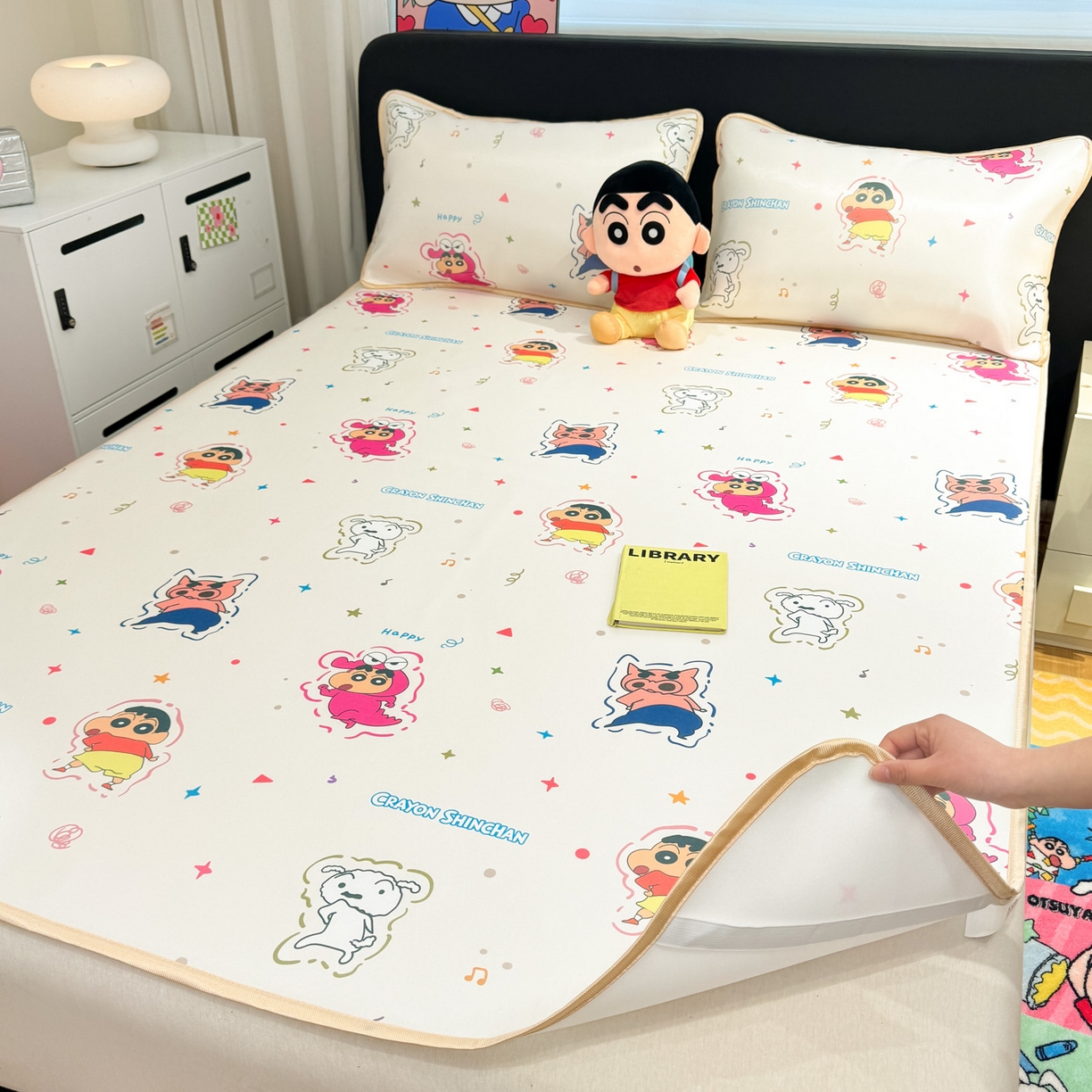 91家纺网 家纺一手货源 找家纺 博雅 2026新款蜡笔小新正版授权小冰皮小版印花凉席-平铺款 小版-小彩带蜡笔小新