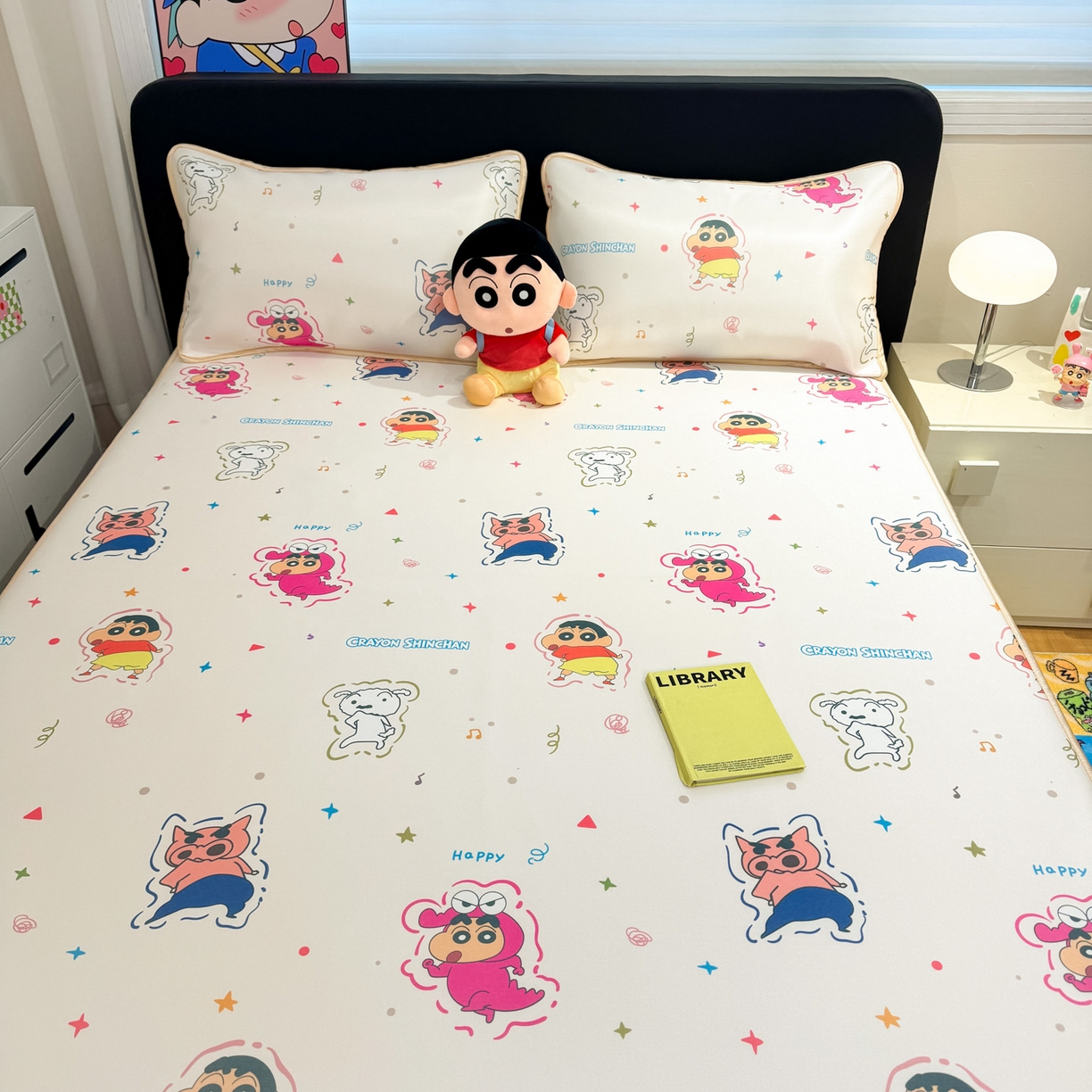 91家纺网 家纺一手货源 找家纺 博雅 2026新款蜡笔小新正版授权小冰皮小版印花凉席-平铺款 小版-小彩带蜡笔小新