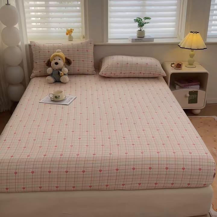 91家纺网 家纺一手货源 找家纺 女子家纺 2026新款亲肤泡芙纱印花床笠单床笠床笠单件 心心相印