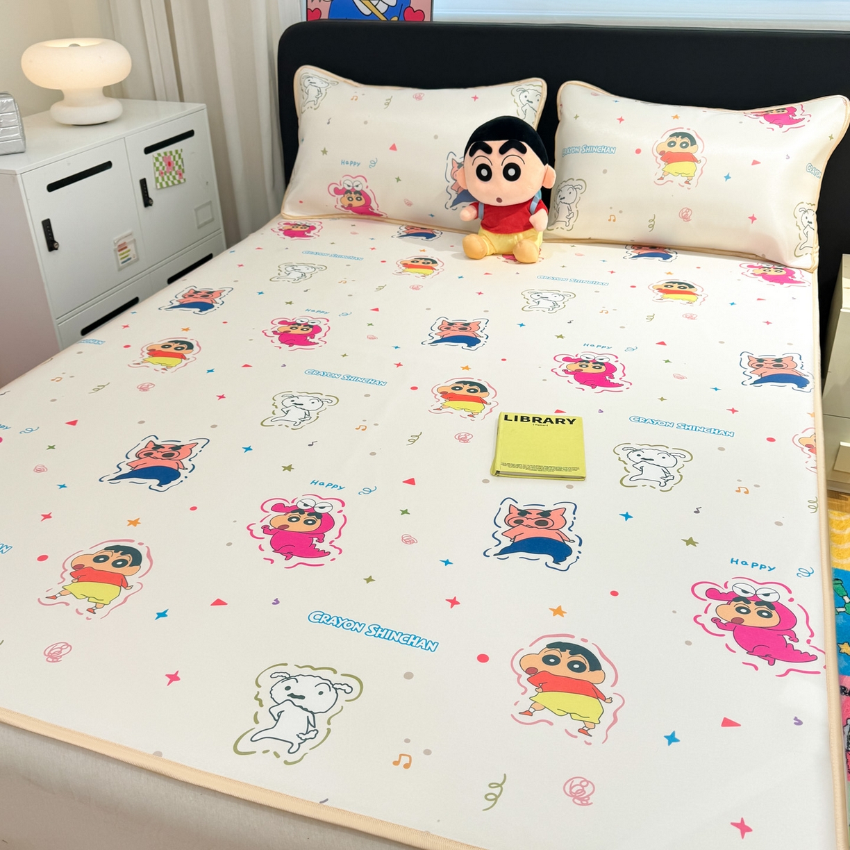 91家纺网 家纺一手货源 找家纺 博雅 2026新款蜡笔小新正版授权小冰皮小版印花凉席-平铺款 小版-小彩带蜡笔小新