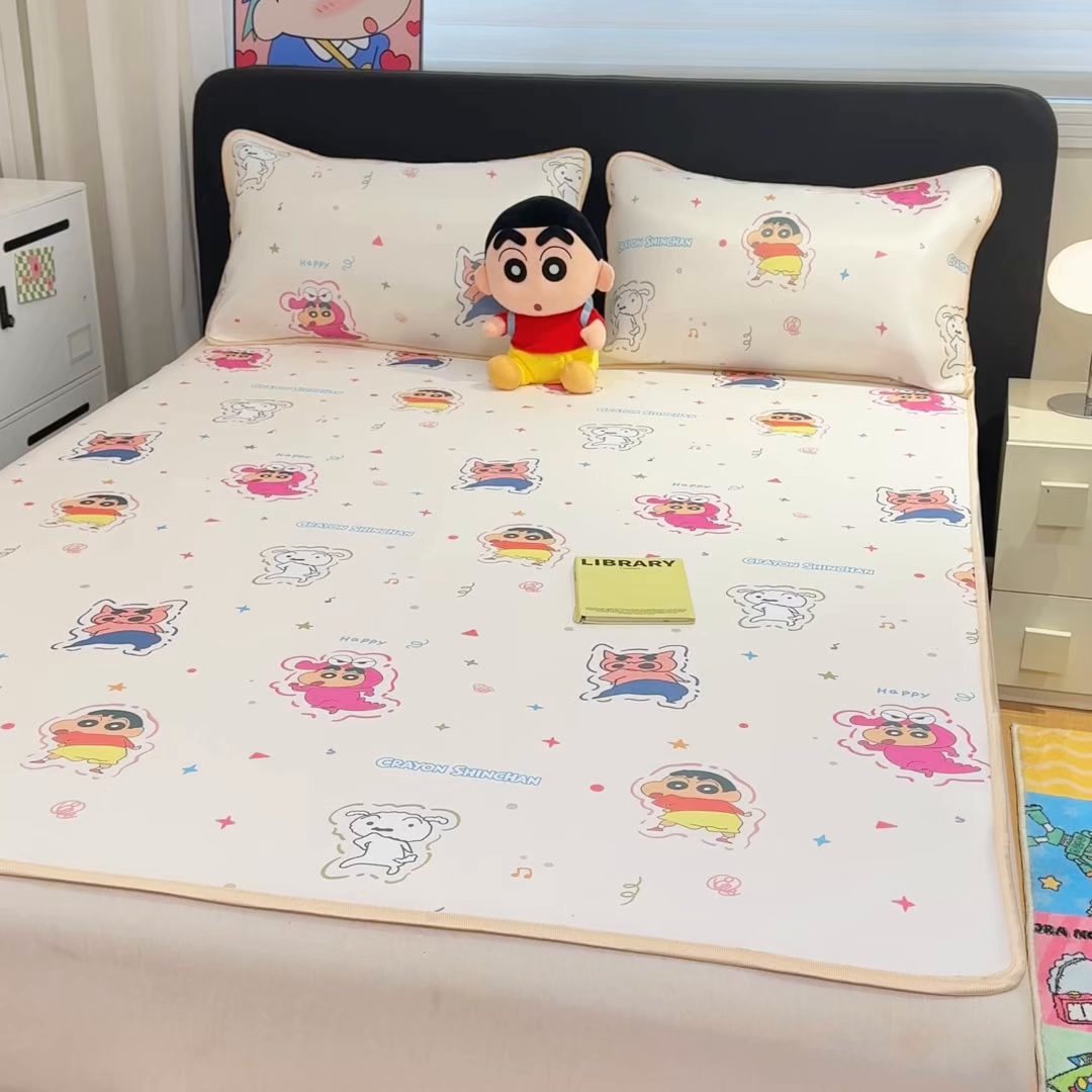 91家纺网 家纺一手货源 找家纺 博雅 2026新款蜡笔小新正版授权小冰皮小版印花凉席-平铺款 小版-小彩带蜡笔小新