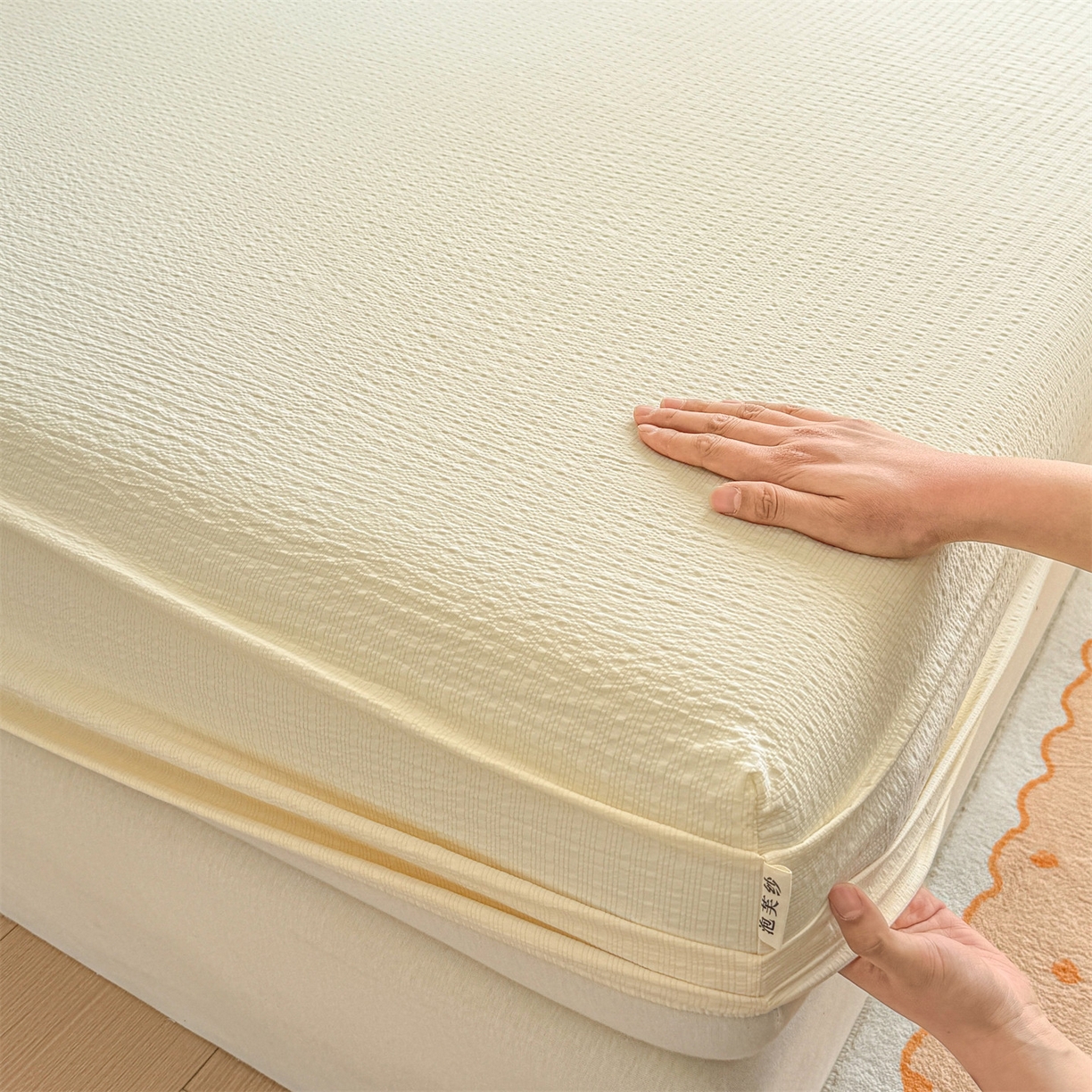 91家纺网 家纺一手货源 找家纺 女子家纺 2026新款亲肤泡芙纱印花床笠单床笠床笠单件 杏仁白