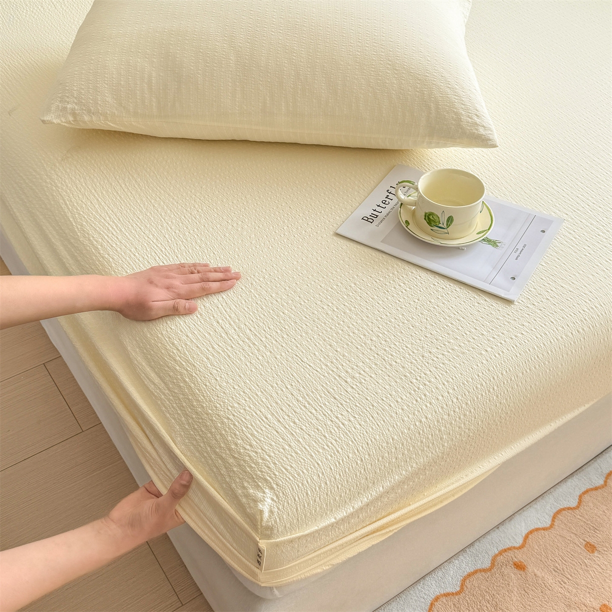 91家纺网 家纺一手货源 找家纺 女子家纺 2026新款亲肤泡芙纱印花床笠单床笠床笠单件 杏仁白