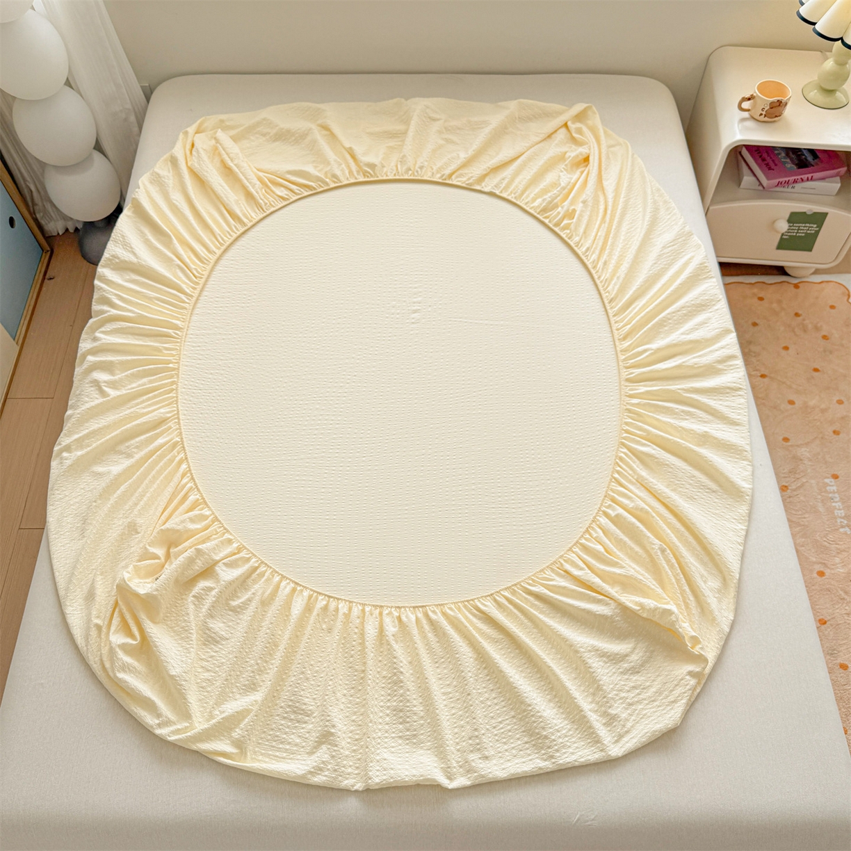 91家纺网 家纺一手货源 找家纺 女子家纺 2026新款亲肤泡芙纱印花床笠单床笠床笠单件 杏仁白