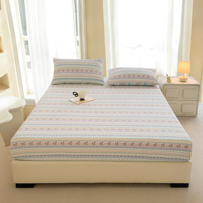 91家纺网 家纺一手货源 找家纺 几禾 2026新款高克重泡芙纱~印花款（单床笠）浅糯系列-110g CL浅糯-甜心木马卷