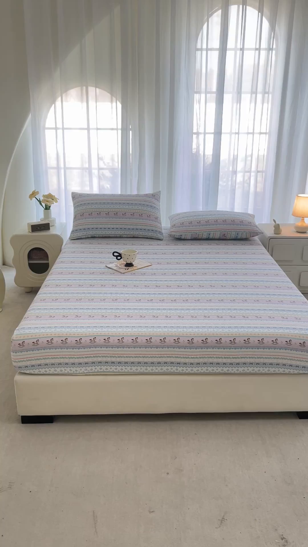 91家纺网 家纺一手货源 找家纺 几禾 2026新款高克重泡芙纱~印花款（单床笠）浅糯系列-110g CL浅糯-甜心木马卷