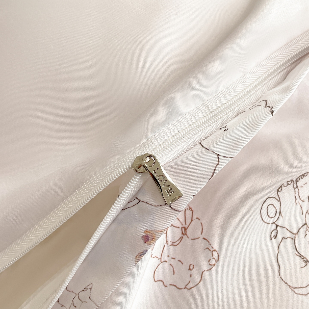 91家纺网 家纺一手货源 找家纺 （总）慕晨 2026新款莱赛尔数码印高级简奢卡通大版印花丝滑被套四件套