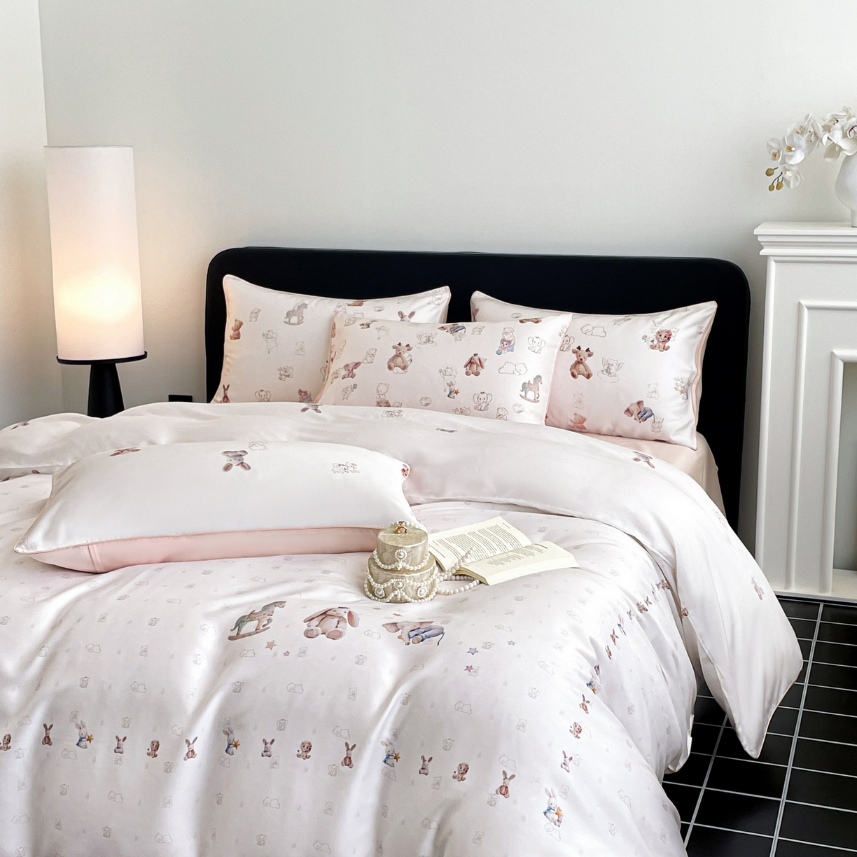 91家纺网 家纺一手货源 找家纺 慕晨 2026新款莱赛尔数码印高级简奢卡通大版印花丝滑被套四件套 木马象--米白